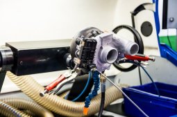 Náš technik sestaví nové turbodmychadlo podle předpisu výrobce a s použitím nejkvalitnějších součástek.