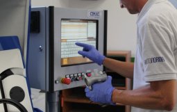 Naši technici jsou proškoleni výrobci testovacích zařízení. Dodržováním výrobních postupů dosahujeme vysokého standardu kvality.